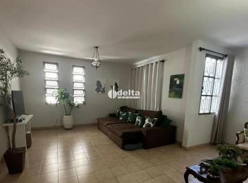Casa · 360m² · 3 Quartos · 2 Vagas · Casa com 3 quartos 1 sendo suíte  disponível para locação no bairro Tubalina Uberlândia em Uberlândi