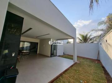 Casa · 360m² · 3 Quartos · 4 Vagas · Casa residencial com 3 suítes disponível para venda no bairro Jaraguá em Uberlândia-MG