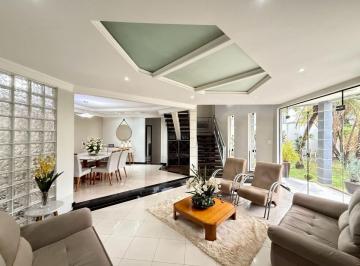 Casa de 5 quartos, Vicente Pires · Linda casa sobrado de 5 quartos, 2 suítes, lote 940 m², ótimo condomínio, Rua 5.