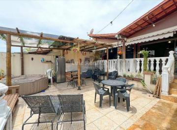 Casa · 227m² · 3 Quartos · 2 Vagas · Casa à venda no bairro Santa Tereza