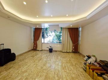 Apartamento · 109m² · 3 Quartos · 1 Vaga · Rua transversal cobiçada perto do metrô e da praia do Leblon!