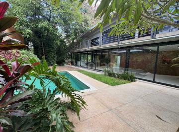 Casa · 435m² · 4 Quartos · 6 Vagas · Casa á venda no condomínio Chácaras Flora em Valinhos, interior de São Paulo.