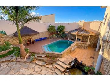 Casa · 580m² · 4 Quartos · 4 Vagas · Planejados Escriturada Porcelanato Ar Condicionado IPTU Individualizado Arniqueiras
