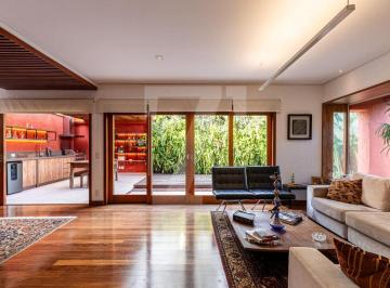Casa · 311m² · 3 Quartos · 3 Vagas · Casa com reforma autoral em endereço tranquilo, no Jardim Luzitânia.