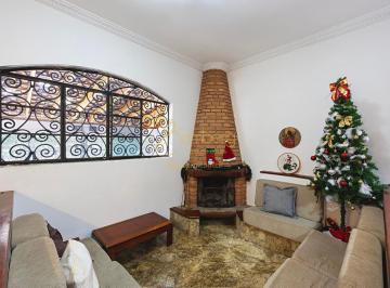 Casa · 212m² · 3 Quartos · 2 Vagas · Sobrado  Espaçoso