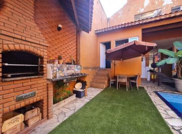 Casa · 170m² · 3 Quartos · 3 Vagas · Sobrado 03 dormitórios, sendo 03 suítes. Área gourmet com piscina