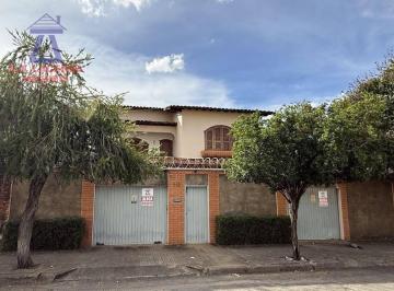a0e389ea72f054a507ffa29afb4e6a7efb24a27d · Casa ampla em localização privilegiada - Jd São Luiz