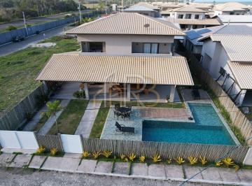 Casa · 200m² · 3 Quartos · 2 Vagas · Casa Térrea de Alto Padrão no Moradas da Praia, Zona Sul de Ilhéus.