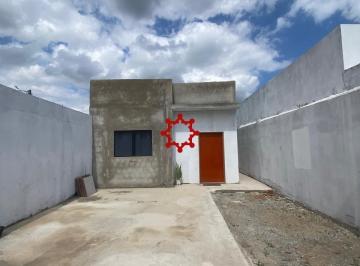 Casa · 90m² · 2 Quartos · 4 Vagas · Casa à venda com 2 quartos, sendo 1 suíte e 196 m² por R$ 260.000 no bairro São José - Caruaru/PE