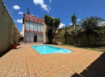 Casa de 3 quartos, Brasília · Sobrado Contemporâneo em Condomínio Fechado – Rua 12A, Parte Alta de Vicente Pires
