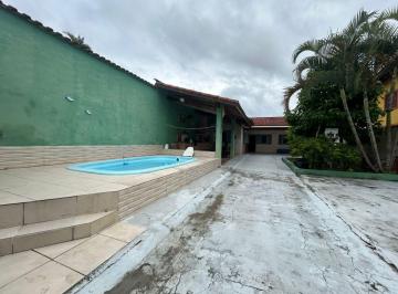 Casa de 2 quartos, Itanhaém · Casa com 2 quartos e piscina em Itanhaém.