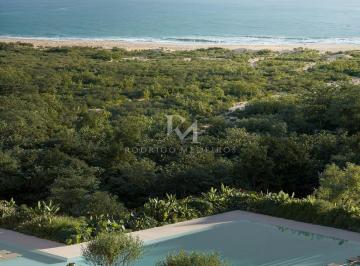 blackhaus_cfl_cam_piscina_02-17719448570013.png · Pré-lançamento frente mar no Campeche, Florianópolis, com apartamentos, gardens e casas exclusivas
