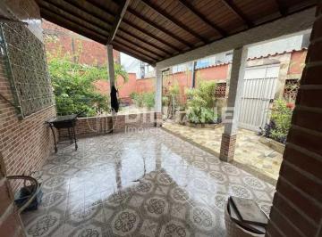 Casa · 420m² · 4 Quartos · 2 Vagas · Casa maravilhosa com quintal em rua tranquila e residencial