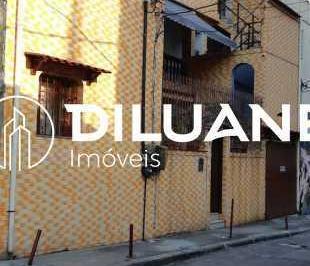 Casa · 242m² · 5 Quartos · 1 Vaga · Casa de rua - Triplex / Residencial / Botafogo
