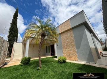 Casa de 3 quartos, Vicente Pires · Excelente Casa - 3 Quartos - 2 Suítes - 400m - Automatizada - Jardim - Planejada - Oportunidade