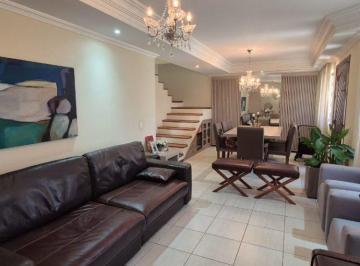 Casa de 3 quartos, Curitiba · Excelente Triplex de Esquina com Jardim e Churrasqueira – Novo Mundo