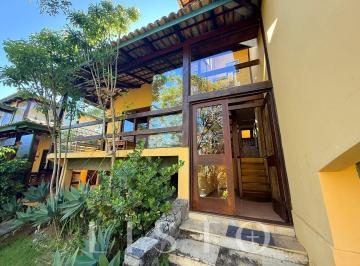 Casa · 125m² · 3 Quartos · 1 Vaga · Casa Duplex Estilo Chalé em João Fernandes – Búzios | 3 Quartos | Condomínio com Piscina