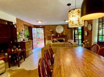1be8176fea641d6c9033f4a8202db70afed016f9 · Casa com 5 dormitórios, lareira e espaço Gourmet, à venda em Albuquerque - Teresópolis/RJ