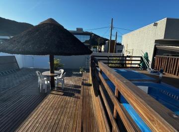 Casa · 250m² · 6 Quartos · 2 Vagas · Casa de condomínio com 6 quartos e piscina