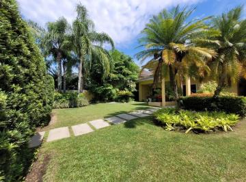 Casa · 838m² · 4 Quartos · 8 Vagas ·
Casa à venda com 838m² e 4 quartos na Barra da Tijuca