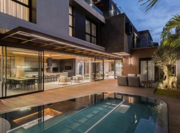 ÁREA EXTERNA CASA NA PRAIA BRAVA EM ITAJAÍ · CASA DE ALTO PADRÃO À VENDA, 5 SUÍTES, CONDOMÍNIO FECHADO, PRAIA BRAVA, ITAJAÍ, SC