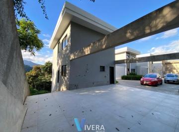 Casa · 117m² · 4 Quartos · 2 Vagas · Casa Alto Padrão em Golfe, Teresópolis/RJ