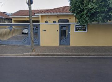 Casa de 3 quartos, Birigui · Casa com piscina à venda no Centro de Birigui