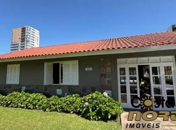 Casa · 205m² · 6 Quartos · 1 Vaga · Casa Junto Av da Igreja Próximo do Mar em Tramandaí