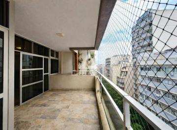 Apartamento · 210m² · 3 Quartos · 3 Vagas · Amplo apartamento de 3 quartos com 1 suíte e 3 vagas