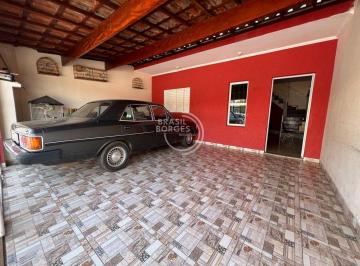 Casa · 130m² · 4 Quartos · 3 Vagas · Casa com 4 dormitórios sendo 2 suítes,em uma área útil de 130m²