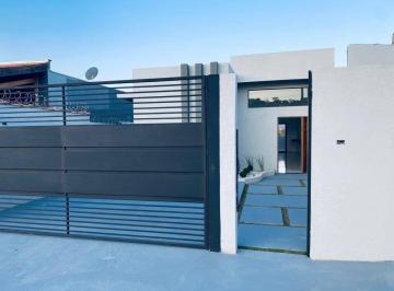 Casa · 135m² · 2 Quartos · 2 Vagas · Casa com 2 quartos, Santa Helena - Bom Jesus dos Perdões