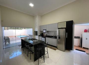 Casa · 161m² · 2 Quartos · 4 Vagas · Encantadora Casa a Venda: Conforto e Elegancia em Condominio Fechado com 3 Quartos