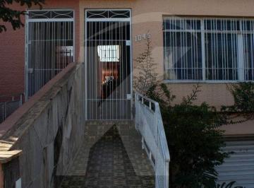 Casa · 215m² · 3 Quartos · 4 Vagas · Sobrado à venda com 215m², totalmente reformado, moderno e mobiliado