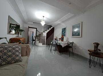 Casa · 190m² · 4 Quartos · 2 Vagas · Sobrado à Venda com 190 m², 3 Dormitórios e Edícula Independente