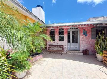 Casa · 250m² · 3 Quartos · CASA TERREA 3 QUANTOS - NOVO MUNDO