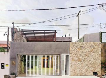 resV2hhdHNBcHAgSW1hZ2UgMjAyNi0wMy0xMCBhdCAxNi40Ny4zMS5qcGVn69b1859ce53ee3.22217253.jpeg · Excelente Casa na Farolândia