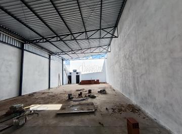 Comercial · 300m² · 3 Vagas · Galpão disponível para locação no bairro Residencial Fruta Do Conde em Uberlândia-MG
