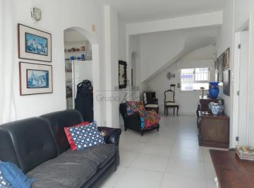 Living · Cobertura Duplex - Pitangueiras - 3 Dormitórios - 137m².