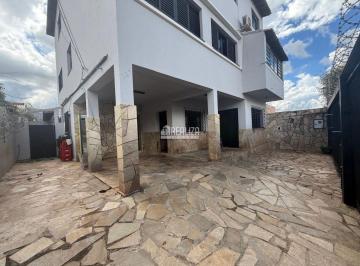 img0 · Casa com 7 Quarto(s) e 4 banheiro(s) para Alugar, 386 m² por R$ 4940 / Mês