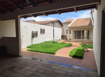 Casa · 432m² · 4 Quartos · 3 Vagas · Casa residencial com 4 quartos sendo 1 suíte disponível para locação e venda no bairro Cidade Jardim
