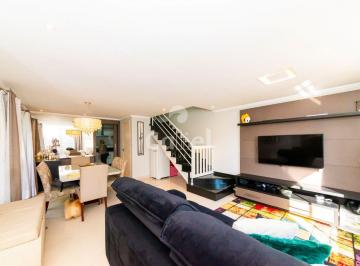 Casa de 3 quartos, Curitiba · Casa com Ático + Suíte com Closet. Em Frente ao Clube Nikkei. 3 Quartos e Churrasqueira