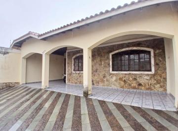 Casa de 4 quartos, Peruíbe · CASA COM PISCINA E 4 QUARTOS A UMA QUADRA DO MAR EM PERUÍBE