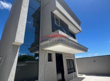 Foto 01 · Sobrado de 3 quartos com suíte e vaga de garagem à venda em Curitiba-PR, bairro Uberaba!