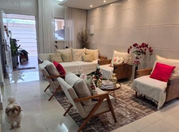 Casa de 4 quartos, Vicente Pires · Casa com 420 m² e 4 quartos à venda em Colônia Agrícola Samambaia-Taguaparque