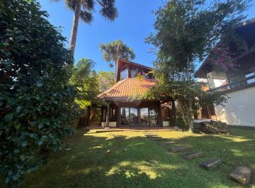 Casa · 500m² · 4 Quartos · 3 Vagas · RESIDÊNCIA EXCLUSIVA EM MEIO À NATUREZA – ARQUITETURA AUTORAL E ALTO PADRÃO