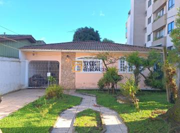 Casa · 110m² · 2 Quartos · 1 Vaga · Relíquia no Portão: Espaço, Solidez e um Quintal d