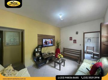 Casa · 299m² · 3 Quartos · 2 Vagas · Casa residencial com quintal à venda no Bairro Concórdia.