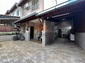 Casa · 120m² · 4 Quartos · 3 Vagas · Casa geminada à venda no Bairro Santa Amélia, com 92 m² de área construída em um terreno de 120 m².