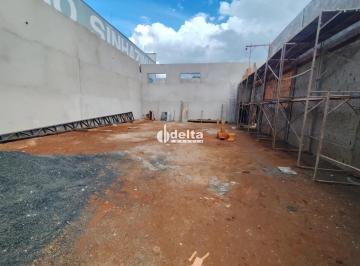 Comercial · 360m² · 3 Vagas · Galpão comercial disponível para locação no bairro Santa Mônica em Uberlândia-MG