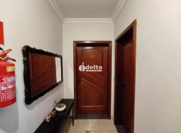 Apartamento · 120m² · 3 Quartos · Apartamento com 3 quartos sendo 1 suíte, disponível para locação no bairro Saraiva em Uberlândia-MG